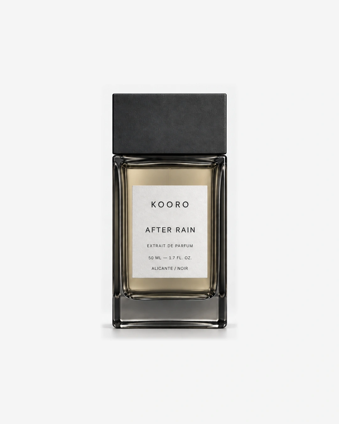 Frasco de perfume AFTER RAIN sobre una superficie oscura y mojada para ecommerce